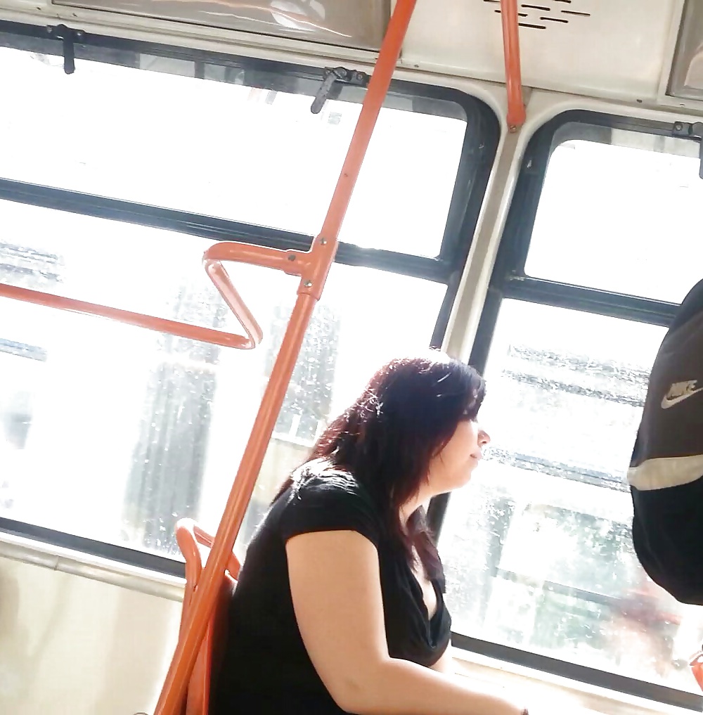 Espiar a viejos + jóvenes en autobús y tranvía rumano
 #28755040