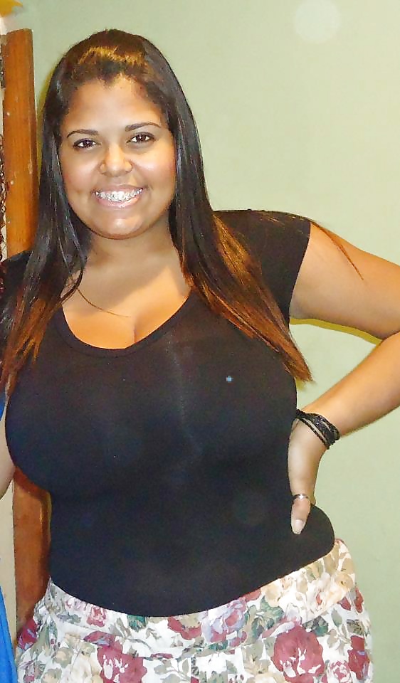 Chica brasileña con grandes tetas
 #27324884