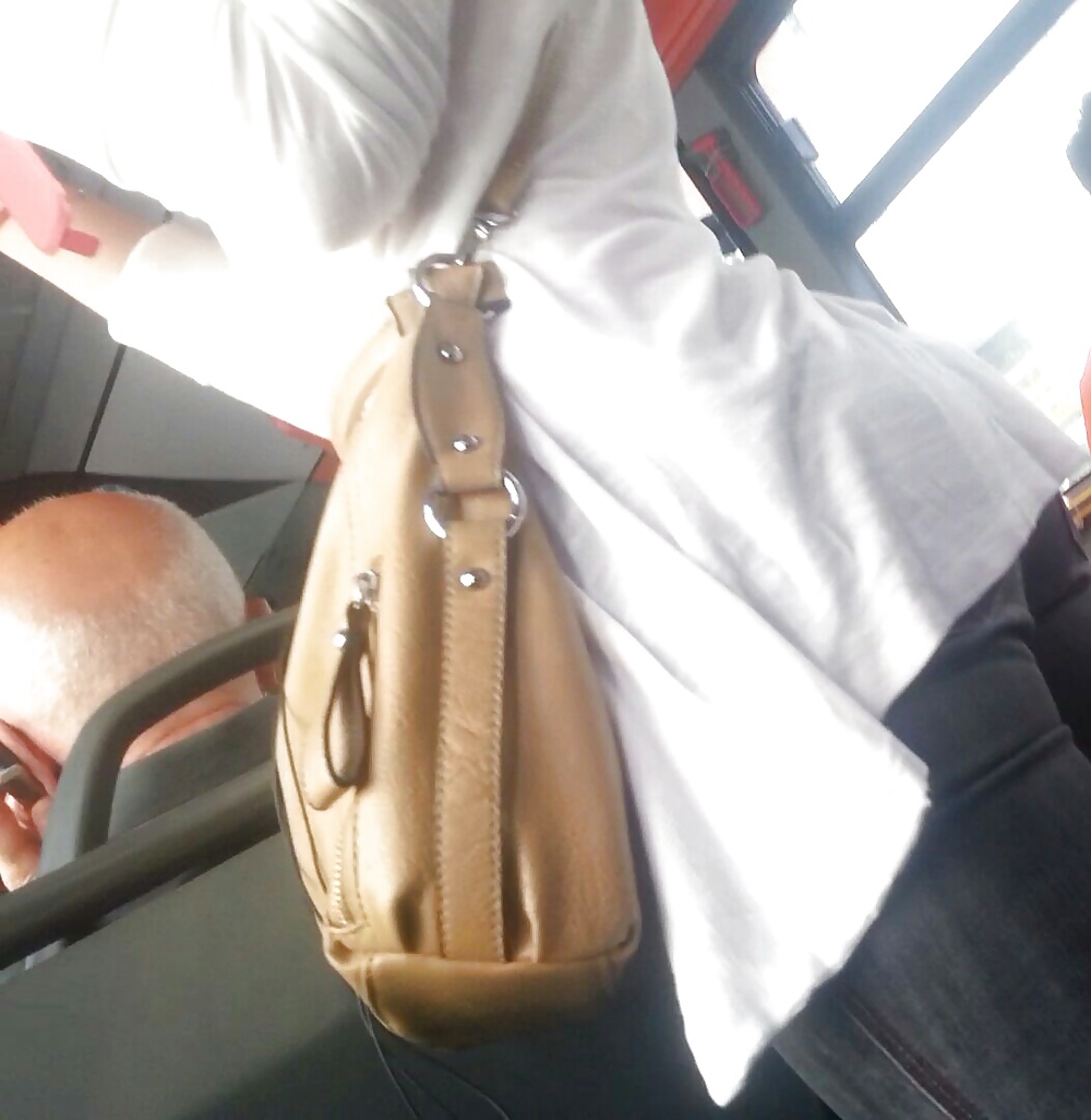 Spy viejo + joven en bus rumano
 #34239654