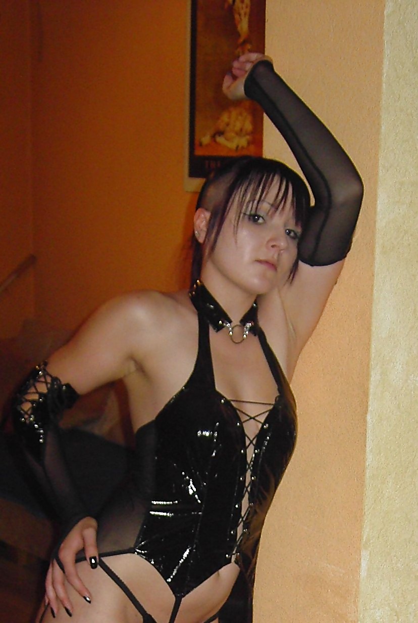 Sexy Amateurgirl Gothic Tina #26395240