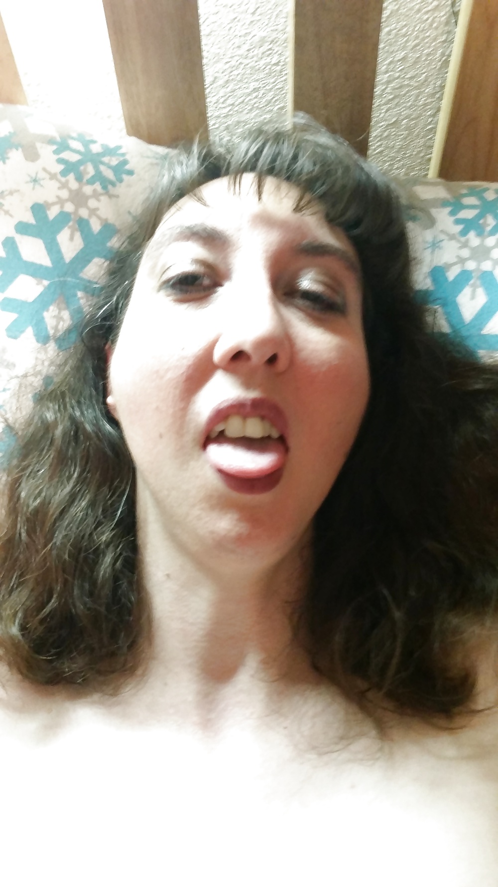 Any guys wanna give my wife a facial she did these pics 4 u. #39324461