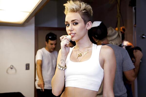 I capezzoli di miley
 #37623416