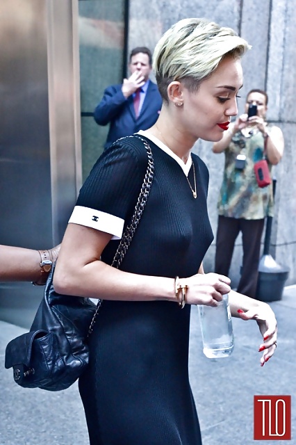 I capezzoli di miley
 #37623479