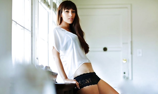 Hannah Simone #36590279