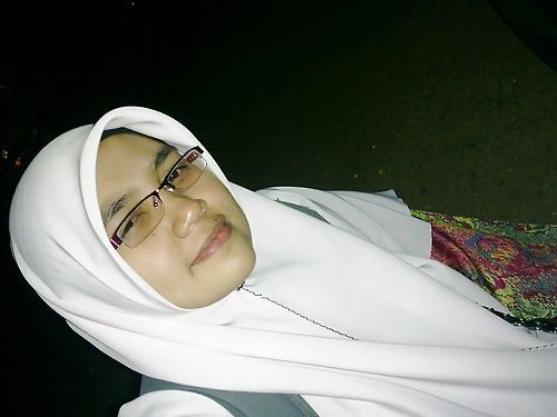 マレー語 - awek tudung labuh
 #33111393