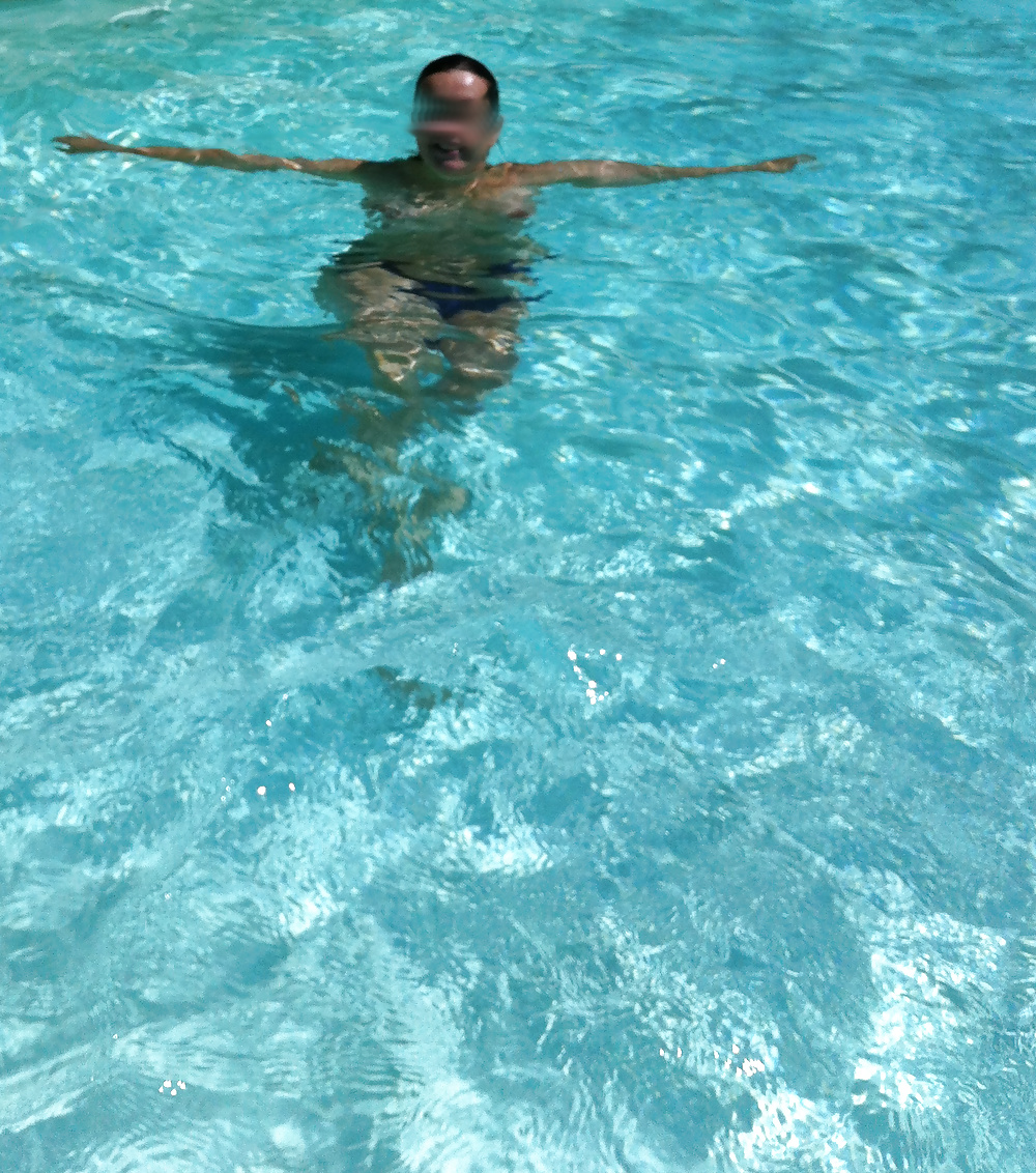 Oben-ohne In Wasser #40567083