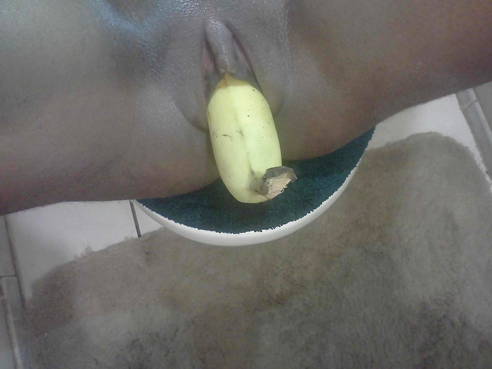 Banana puttana nera che si masturba
 #31749300