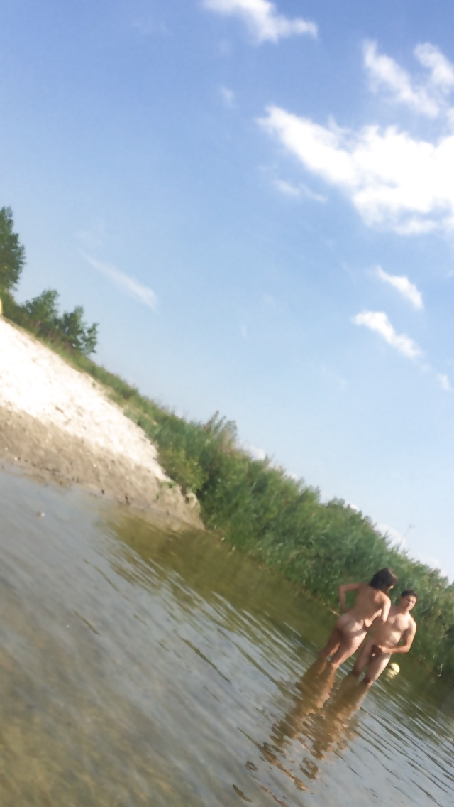 Nudo voyeur della spiaggia
 #32712194