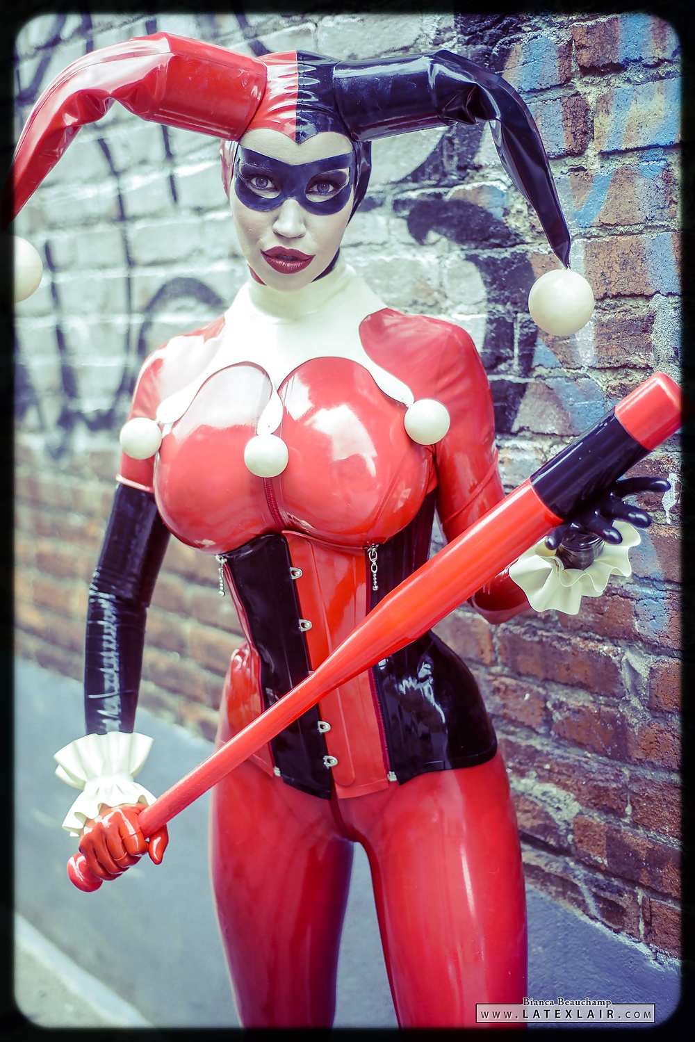 Latex harley quinn
 #26094501