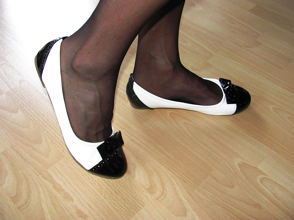 パンストの女性の靴とフラットシューズ 
 #30012049