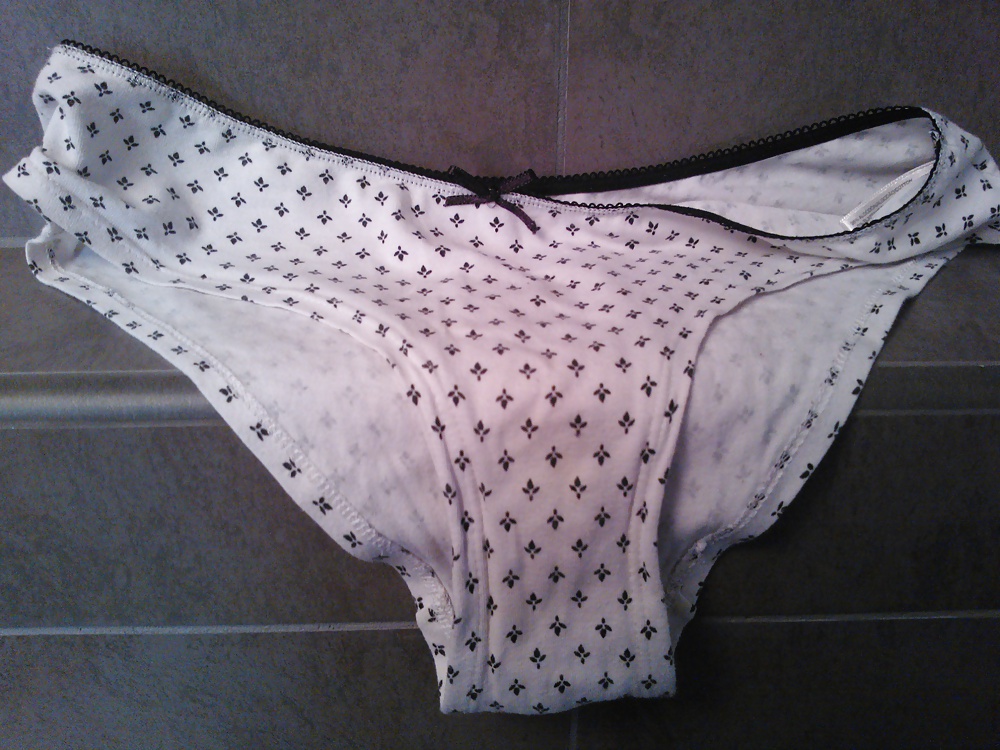 Sniffing panties of an hot girl hosted in my home #34993280