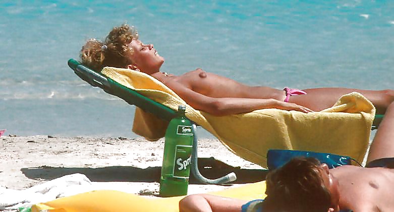 Tetas especiales con las que estoy soñando ... 8 (playa)
 #35422827