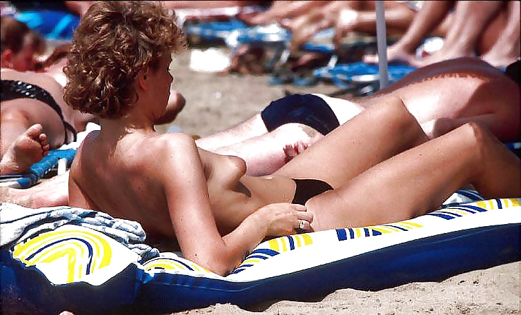 Tetas especiales con las que estoy soñando ... 8 (playa)
 #35422836