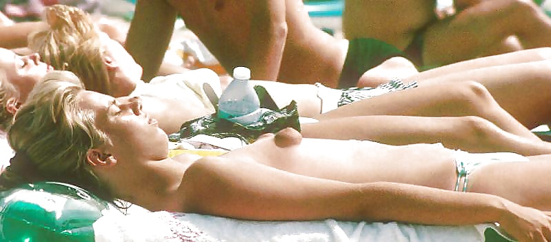 Tetas especiales con las que estoy soñando ... 8 (playa)
 #35422850