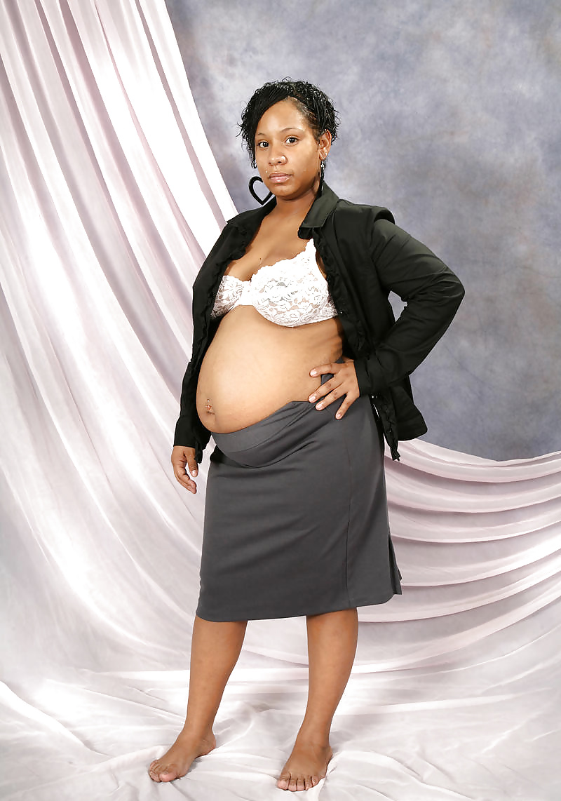 太った黒人の妊婦が大きなオマンコで肉を犯す
 #39426850