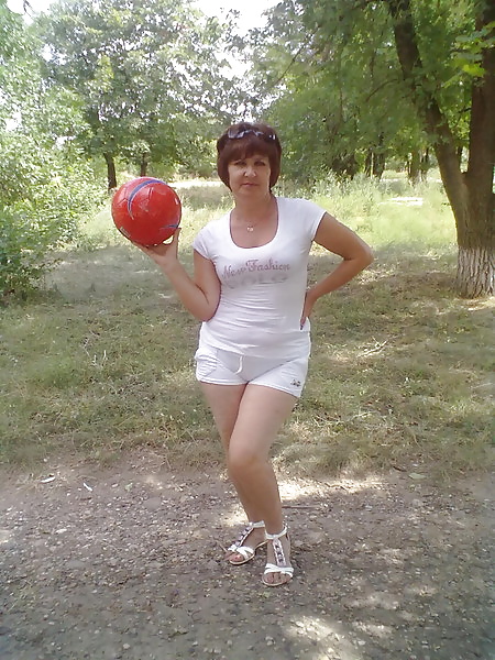 Russische Reife Frau, Die Beine In Strümpfen! Amateur! #27425875