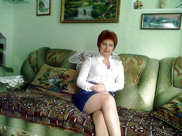 Femme Mature Russe, Les Jambes En Bas! Amateur! #27425903