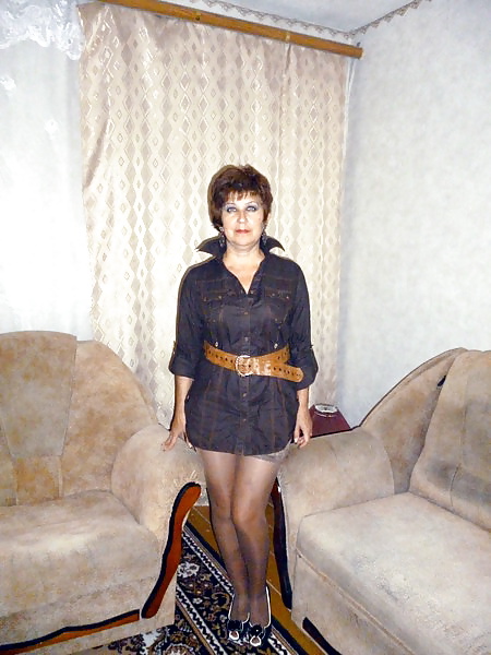 Femme Mature Russe, Les Jambes En Bas! Amateur! #27425963