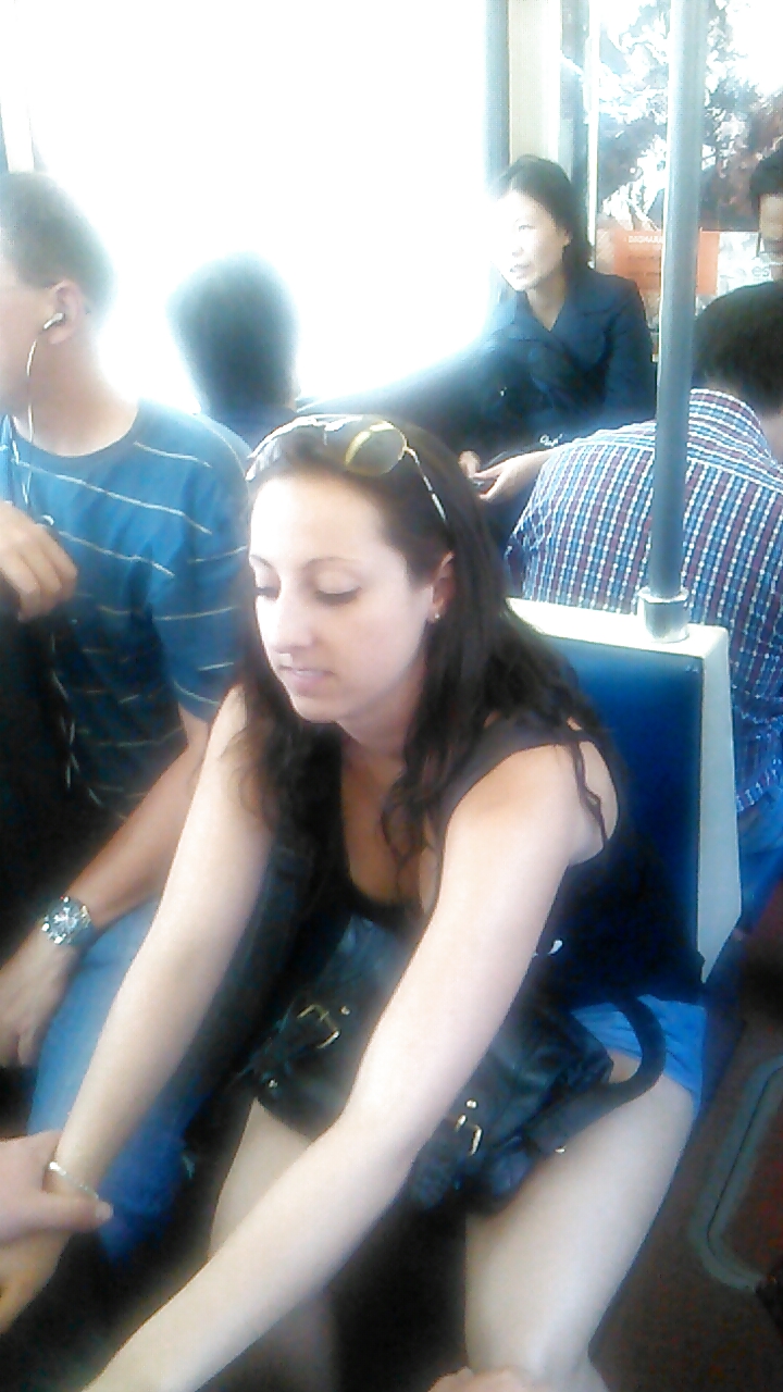 Più foto voyeur sul treno
 #37677208