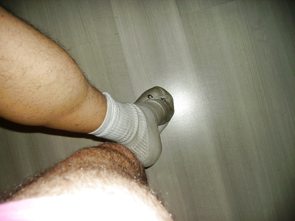Calcetines blancos muy sucios, yo desnudo
 #29641005