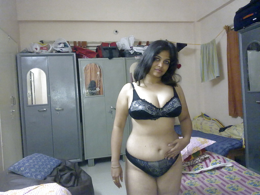 Indian Aunty Im Freien #24710412