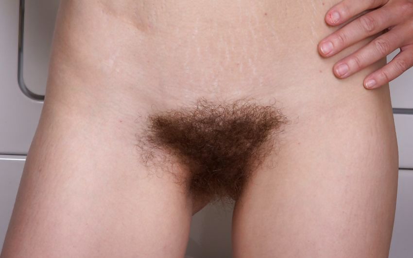 ¡¡¡Coño peludo en la superficie!!!
 #36557428