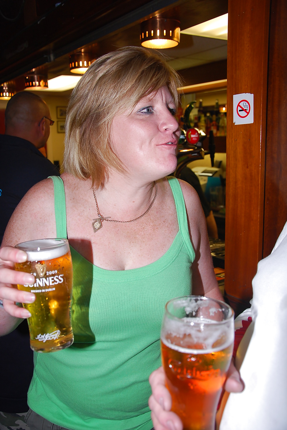 Milfs británico en el pub
 #40131729