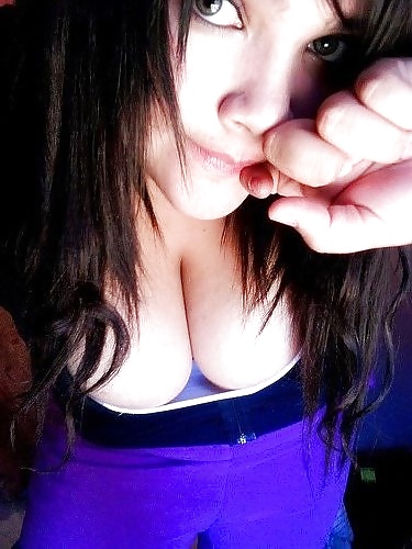 Asomandome a tu escote...
 #31930178