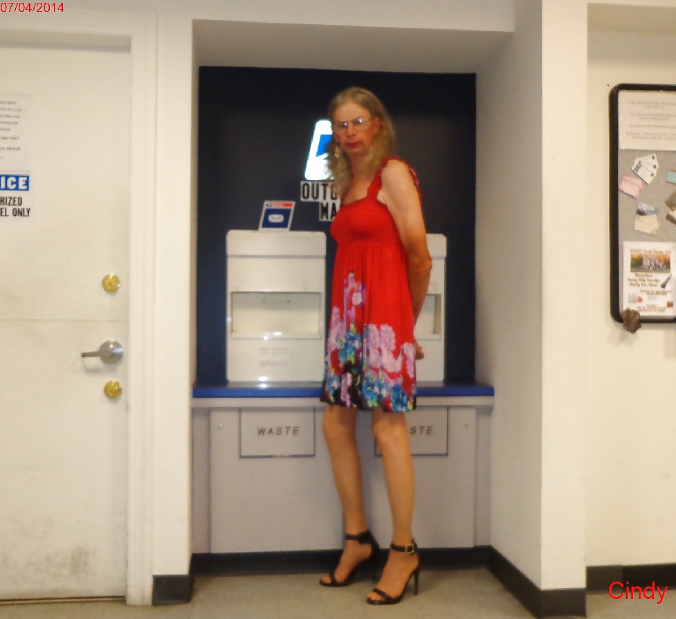 Vestido rojo 2
 #28893900