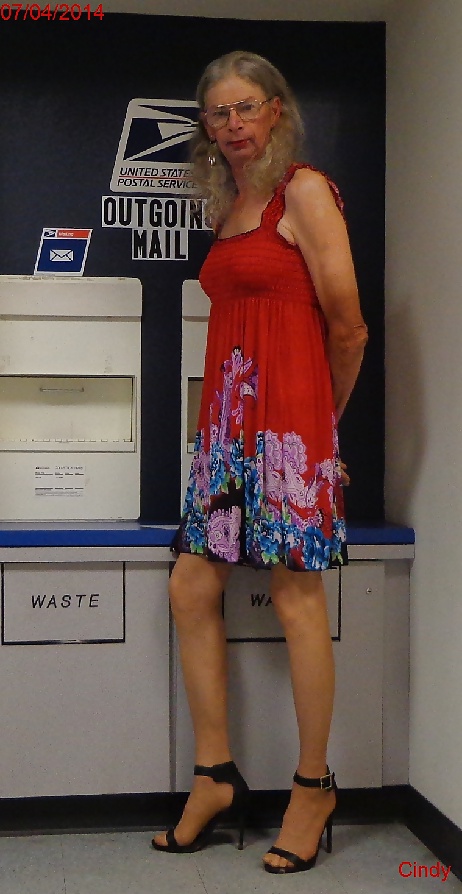 Vestido rojo 2
 #28893928