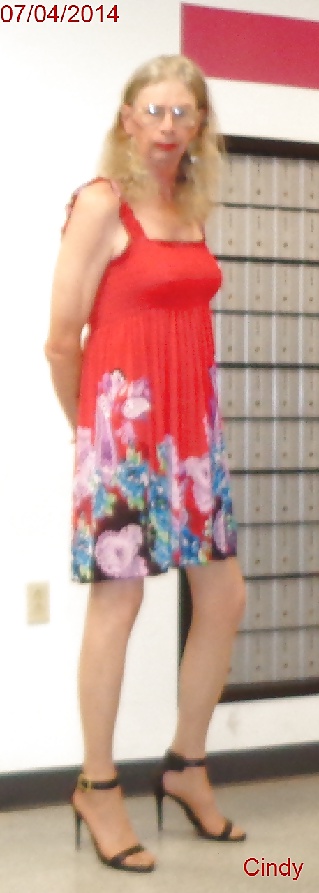 Vestido rojo 2
 #28893969