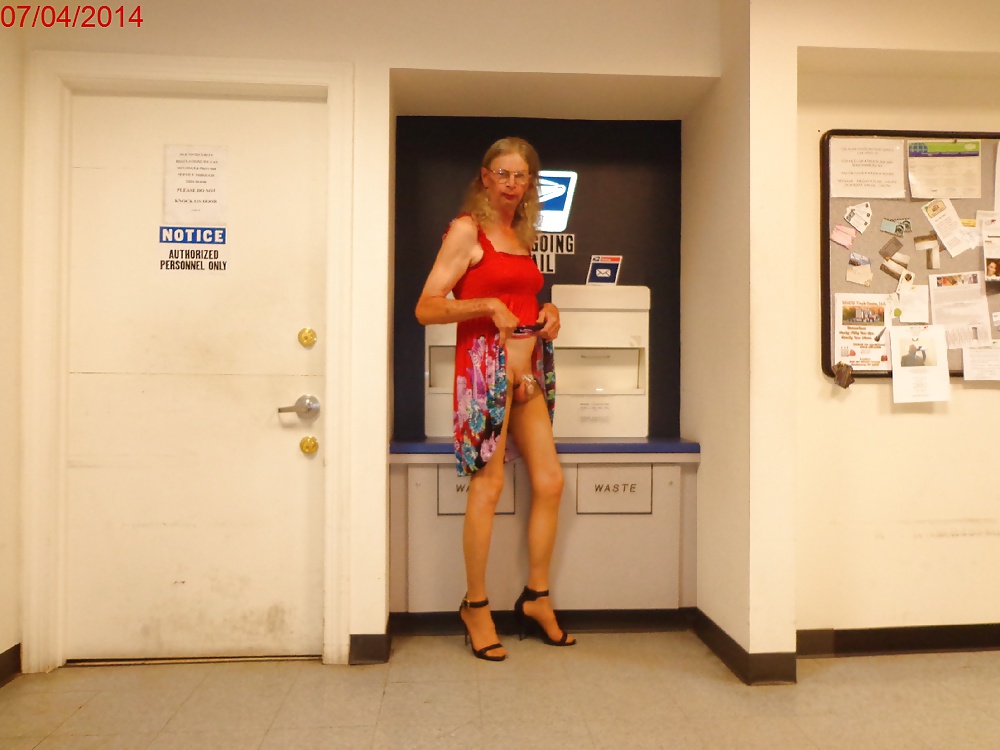 Vestido rojo 2
 #28893987