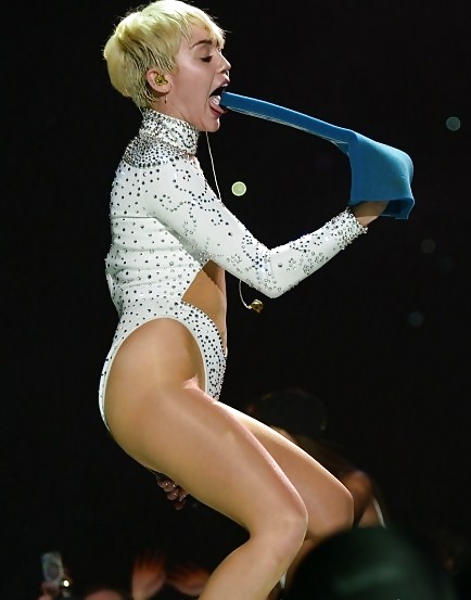 Miley vs. selena
 #27484903