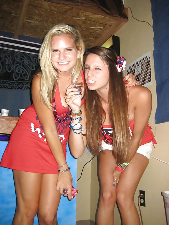 Sexy U of A college sorority sluts, which would you fuck? #32787252