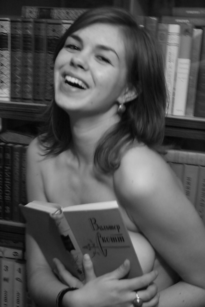 Teen in Library - 518002 #28273860