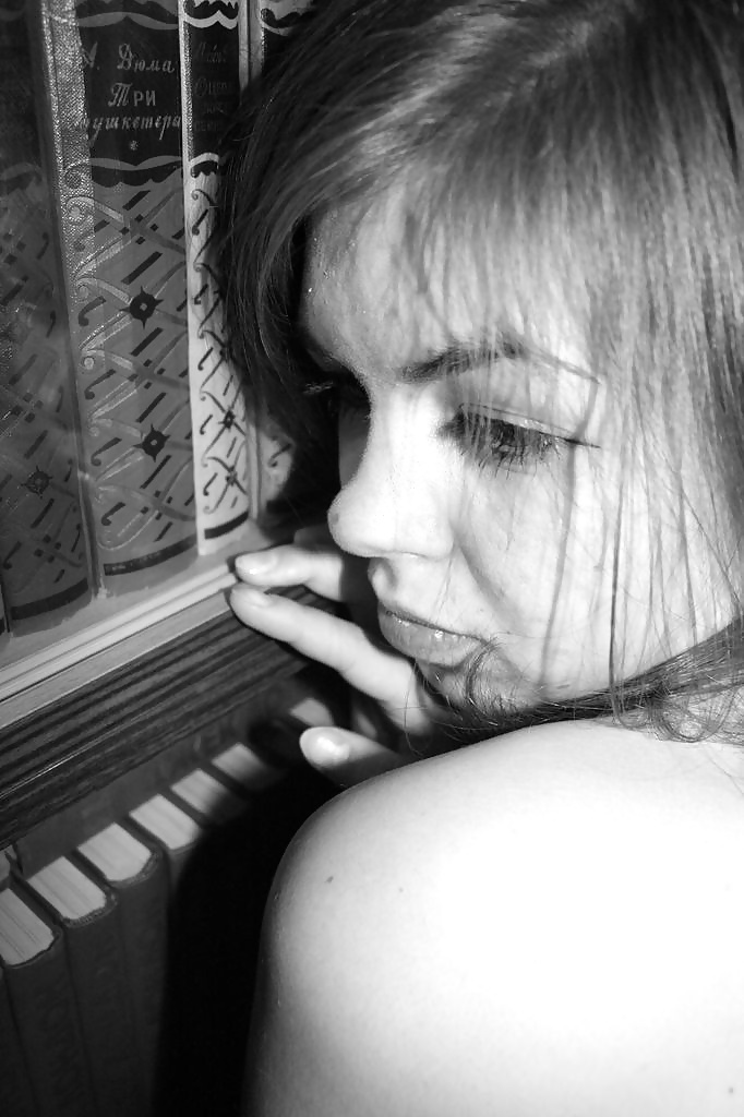 Teen in Library - 518002 #28273917