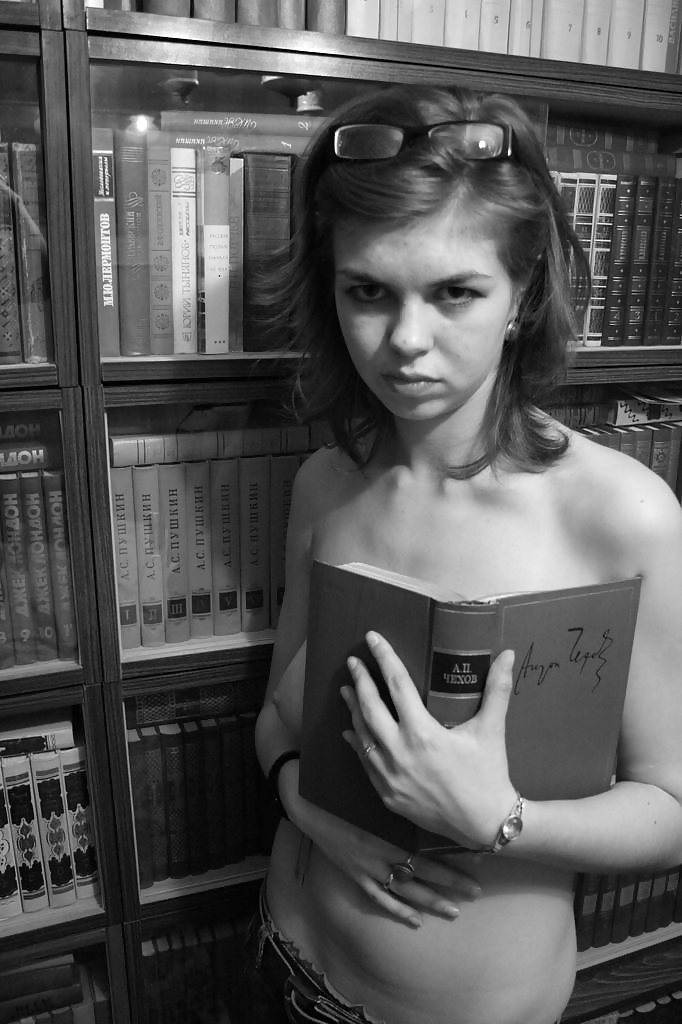 Teen in Library - 518002 #28273948