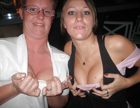 デンマークの10代＆女性-265-266-ヌードストリップ 胸を触られる 
 #29328503