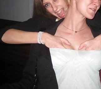 デンマークの10代＆女性-265-266-ヌードストリップ 胸を触られる 
 #29328607