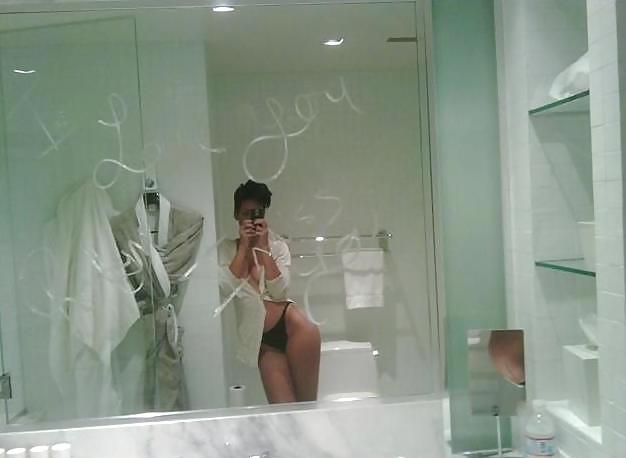 Leaked Naked Pictures of Rihanna Real #34276595