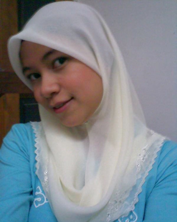 Belleza malaya con hijab (sin desnudos)
 #28441918
