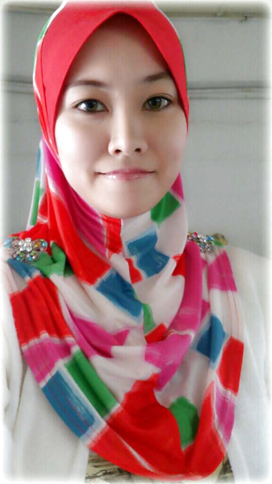 Belleza malaya con hijab (sin desnudos)
 #28441944