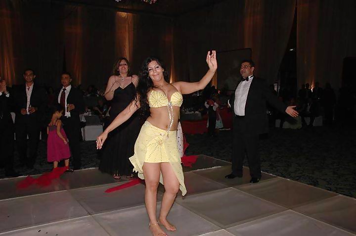 Shams, danser egiziano con grandi tette
 #39340013
