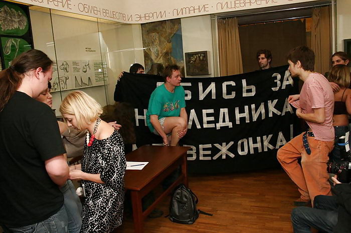 Grupo de prostitutas rusas, alboroto de coños, en orgía de cintas sexuales
 #25921466