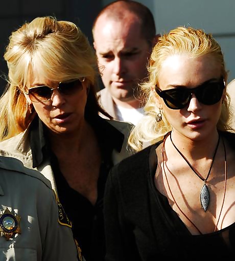 Lindsay&dina lohan
 #39012856