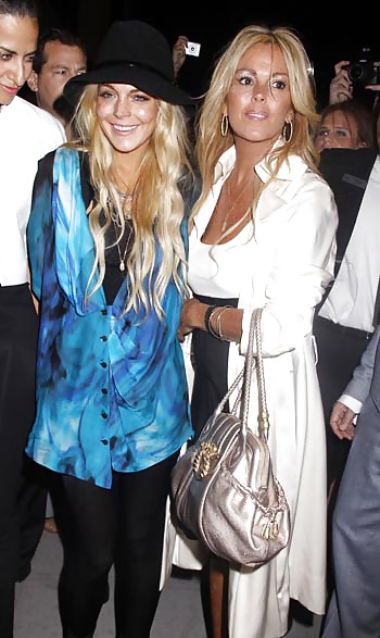 Lindsay&dina lohan
 #39012940