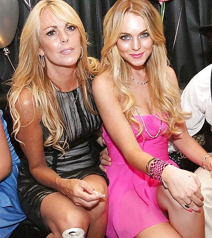 Lindsay&dina lohan
 #39012999