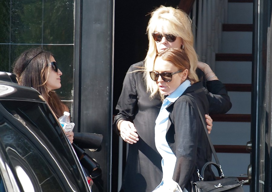 Lindsay&dina lohan
 #39013033