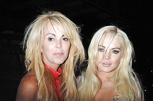 Lindsay&dina lohan
 #39013097