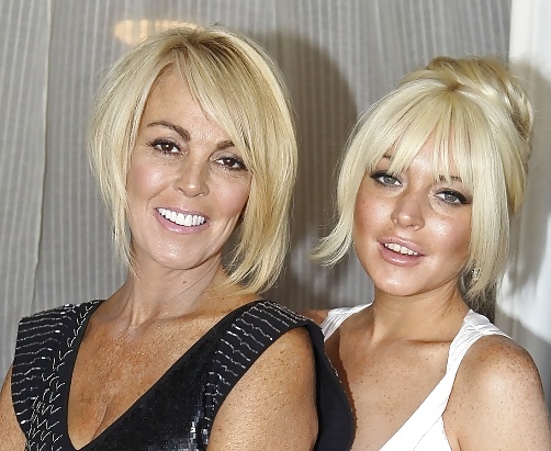 Lindsay&dina lohan
 #39013126